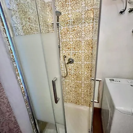 Scalinata Del Teatro Rossetti Confort Parcheggio * Terst