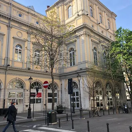 Scalinata Del Teatro Rossetti Confort Parcheggio Trieszt