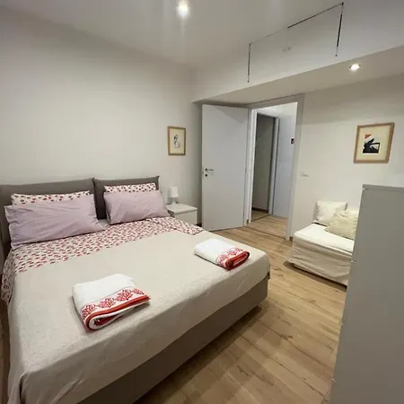 Scalinata Del Teatro Rossetti Confort Parcheggio