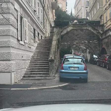 Apartman Scalinata Del Teatro Rossetti Confort Parcheggio In Viale Xx Settembre *
